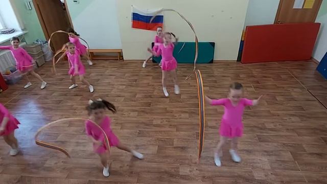 спортивная разминка с гимнастическими лентами смотреть онлайн