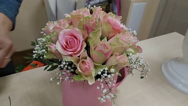 Мастер класс флористика, создаем композицию из цветов в коробке, часть 2 смотреть онлайн
