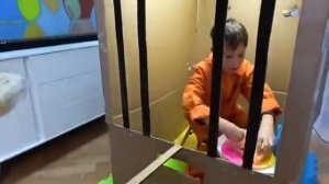 Макс, Катя и папа 24 часа в тюрьме Чем можно заняться