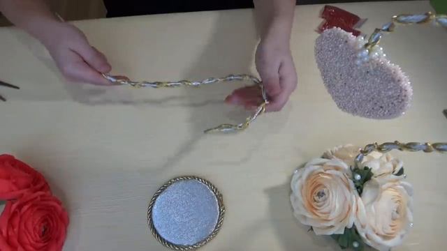 2 ИДЕИ поделок к 8 МАРТА из ГОФРИРОВАННОЙ БУМАГИ. Подарок своими руками. смотреть онлайн