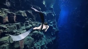 Потрясающий фридайвинг в Исландии