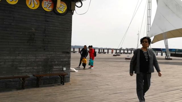 Просто прогулка по окраине Шанхая смотреть онлайн