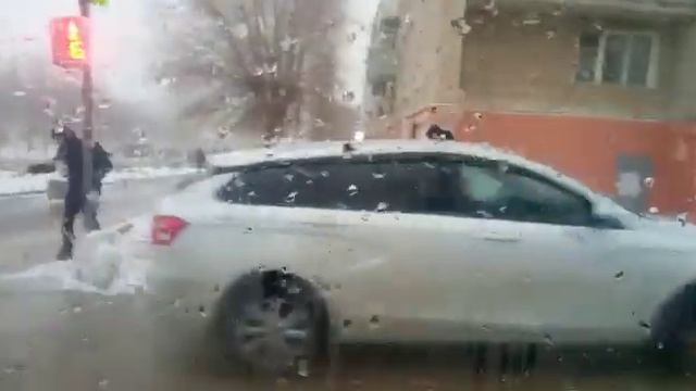 В Вольске для пешеходов наступил День ягодиц смотреть онлайн