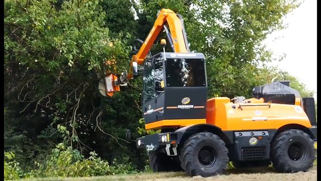 Дисковая пила для резки кустов и веток на манипуляторе. смотреть онлайн