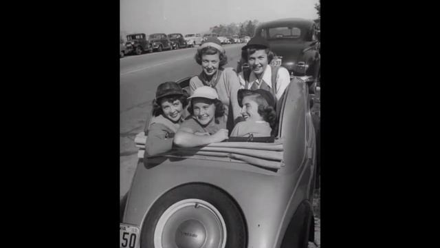 Roy Acuff - Sixteen Chickens And A Tambourine смотреть онлайн