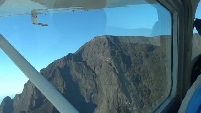 ile de la reunion vue du ciel смотреть онлайн