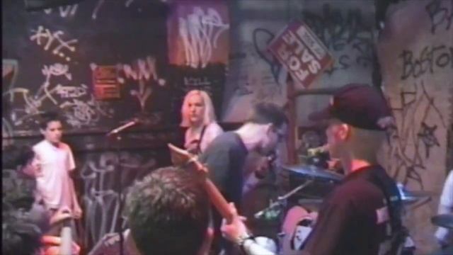 Groovie Ghoulies - Graveyard Girlfriend 05/01/1999 смотреть онлайн