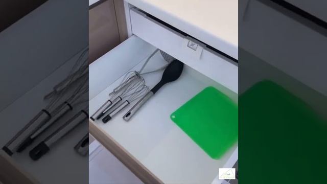 Светлый угловой кухонный гарнитур смотреть онлайн
