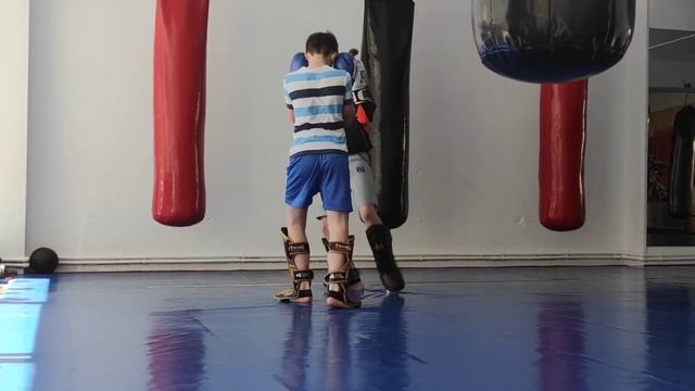 Training kickboxing.Тренировка. Подготовка к Кубку Европы по кикбоксингу в "Kombat fight club". смотреть онлайн