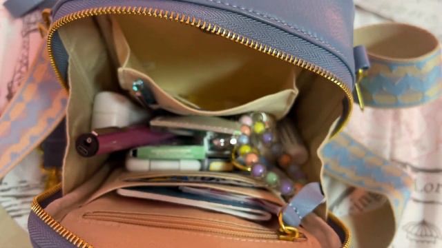 What's in my Minooy Naya Crossbody Bag in Powder Blue w/ Extra Strap. смотреть онлайн