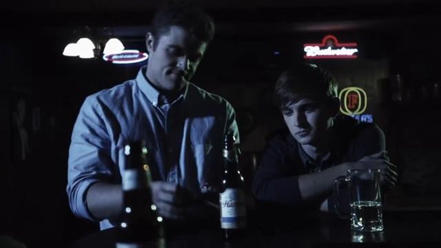 Марко спорит на 20 баксов, трюк с крышкой. Лучше звоните Солу (Во все тяжкие) смотреть онлайн