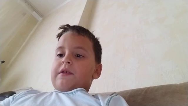 Богомол, опасный хищник с боевыми лапами. смотреть онлайн