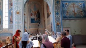 «Достойно есть» глас 5 (подобен «Радуйся, живоносный Кресте») Регент Ирина Филатова.