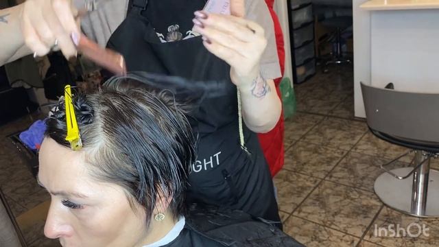 Короткая стильная удлененая женская стрижка(с длинных волос)