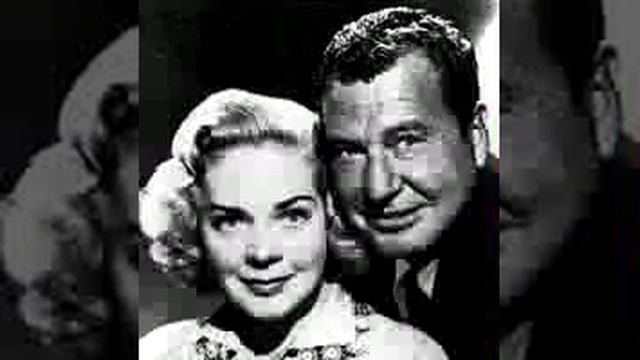Phil Harris / Alice Faye radio show 11/27/49 Phil Invests in a Lady Wrestler смотреть онлайн