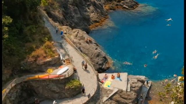 Cinque Terre Italie vue du ciel смотреть онлайн