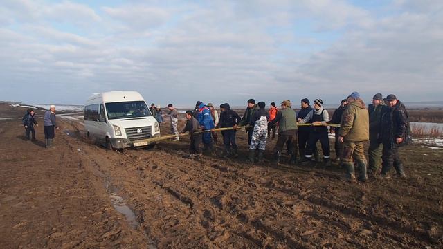 Гряземес. Бурлаки в степях Казахстана. Кто бежит за трактором!? Сцена №2 смотреть онлайн