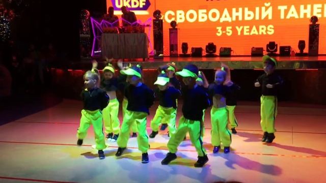 Лимонно-черные костюмы для хип-хоп от ТМ Креатив Украина. смотреть онлайн