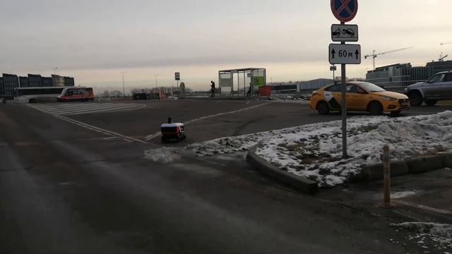 Робот-курьер в Сколково смотреть онлайн