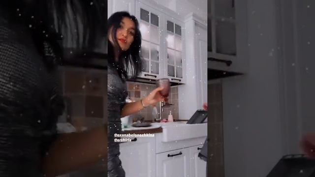 ТАНЦУЮТ ВСЕ! Казахско-русско-украинские танцы в Новый 2021год!!! смотреть онлайн