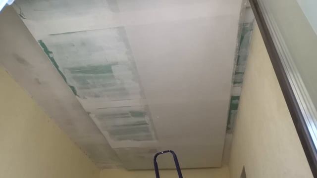 Клеим паутинку на шпатлевку и шпатлюем. Быстрый метод. Стеклохолст на шпаклевку на потолок. смотреть онлайн