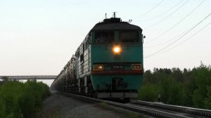 "Зеленый ямалец" 2ТЭ116-342 с грузовым поездом