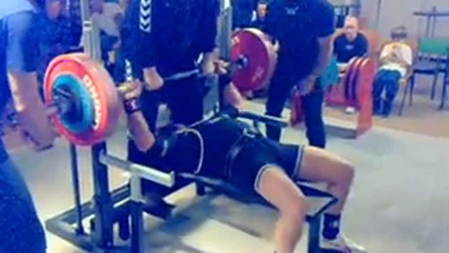 Finn Knudsen 200 kg Benchpress смотреть онлайн