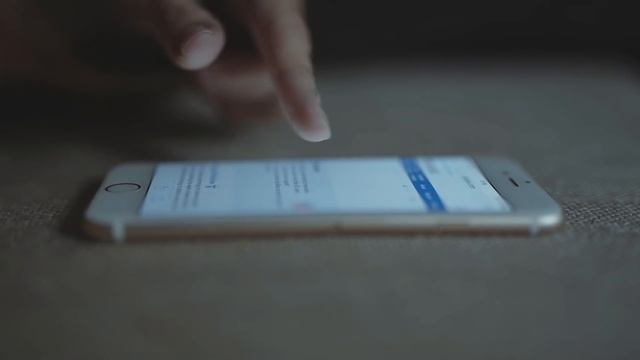 Я Подарил Своей Девушке Новый iPhone, а Она... смотреть онлайн
