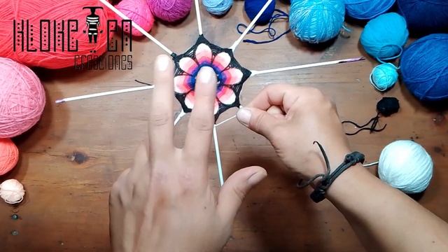 ? ¨Flor Cósmica¨  Parte 1 - Mandala Tejido Con Lana - Handmade