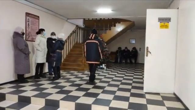 LIVE Бердянск Без отопления и электричества беда жильцов общежития по ул Горького, 7 смотреть онлайн