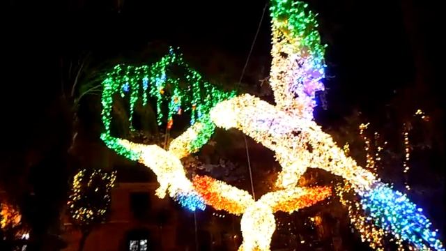 РОЖДЕСТВЕНСКИЕ ОГНИ в итальянском городке Salerno//ElDiFamily смотреть онлайн