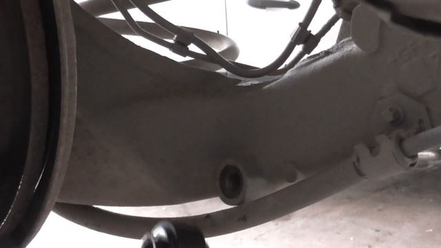 Замена заднего амортизатора Опель Мерива