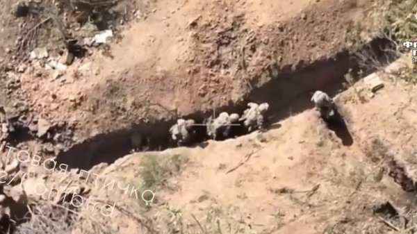 Сбросы по боевикам ВСУ в траншеях в районе Работино-Вербовое/Drops at the AFU militants in tranches