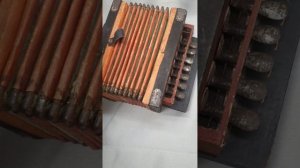 МАЛЕНЬКАЯ кустарная Гармонь , Старинная ГАРМОШКА !