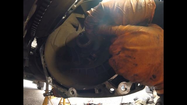 2010 Vauxhall Astra VVT 1.4L Petrol Clutch Replacement смотреть онлайн