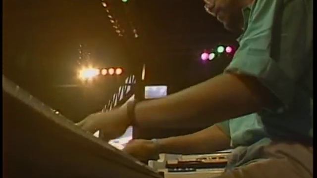 Stevie Ray Vaughan And Double Trouble - Look At Little Sister (Live)