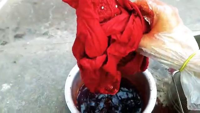 How to dye clothes at home // kapdo me color kese kare | shalini chaubey смотреть онлайн