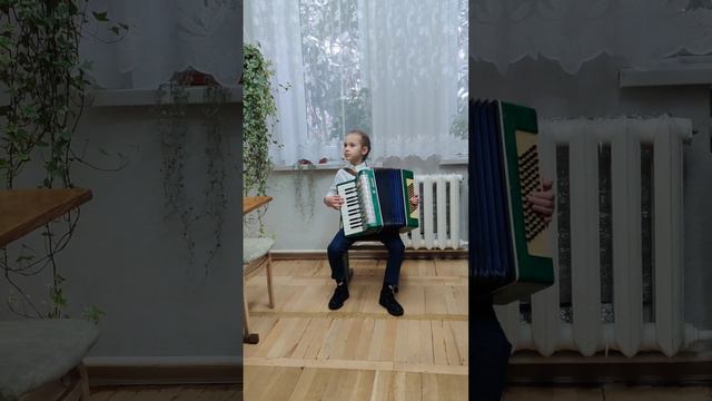 Русская народная песня "Уж ты, Ванька, пригнись" и М.Красев "Ёлочка" смотреть онлайн