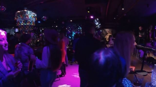 My Saturday Night in no lockdown Minsk, Belarus!! смотреть онлайн