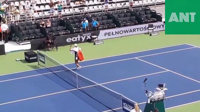 Zhang Shuai receives a big applause after her defeat to Martincova! смотреть онлайн