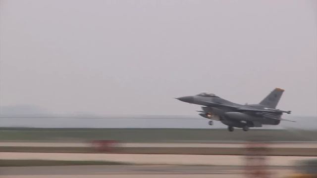 F-15, F-16, F-18 Aircraft Takeoff At Korean Air Base смотреть онлайн