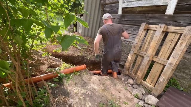 Правильный угол для труб канализации, соединили кабель. #свомируками #хочувдеревню смотреть онлайн