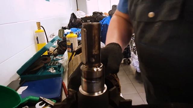 Electrolux W4400H. Замена подшипников в электродвигателе. смотреть онлайн