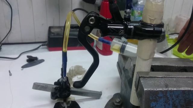 Прокачка гидравлических тормозов Formula RX brakes replacing the brake fluid смотреть онлайн