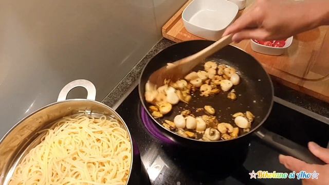 Spaghetti ai frutti di mare/ Seafood Spaghetti. An Italian dish смотреть онлайн