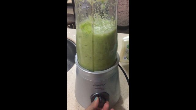 Smoothie - Celery, cucumber, apple, kiwi & lemon смотреть онлайн