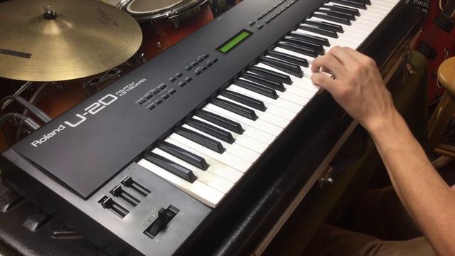 Roland U-20 - Exploring the Presets - MIDIVERSE MONDAYS #5 смотреть онлайн