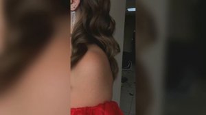 Стильная укладка на среднюю длину волос. Локоны волны