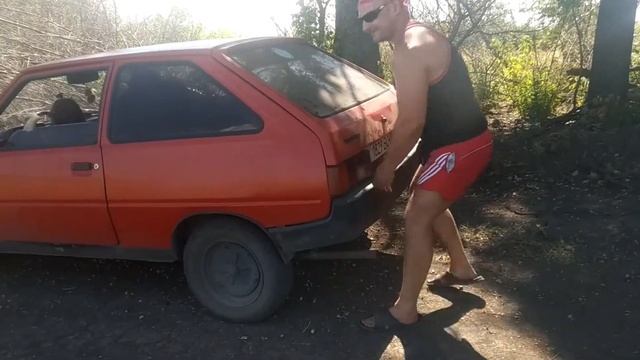 Как поднять автомобиль Таврия руками смотреть онлайн
