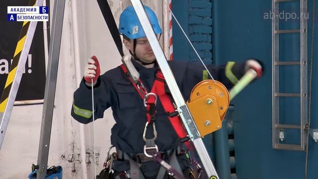 Занятие №108. Спасение пострадавшего из коллектора с помощью трипода смотреть онлайн